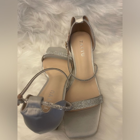 Silver Sandals With Glitter Straps. EU Size 40. US Size 8.5/9 - Picture 5 of 9